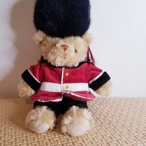 Nwt keel toys kindon guardsman bear plush